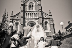 montee-eglise-mariee-mariage-beaujolais