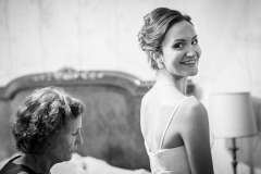 sourire-mariee-preparatifs-mariage-glamour-lyon