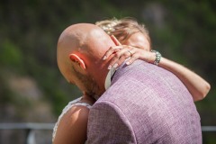 couple-maries-baiser-glamour-mariage-briancon