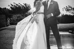 couple-piscine-soleil-robe-vent-mariage-grignan-drome