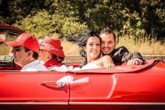 cabriolet-rouge-sourires-couple-mariage-lyon