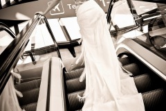 couple-trash-dress-mariee-mariage-insolite-aeroport-lyon-saint-exupery