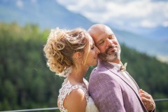 portrait-couple-maries-couleur-bonheur-briancon-paca